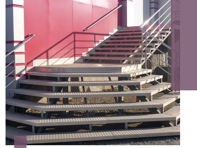 Лестницы для магазина в Коврове — изготовление и монтаж